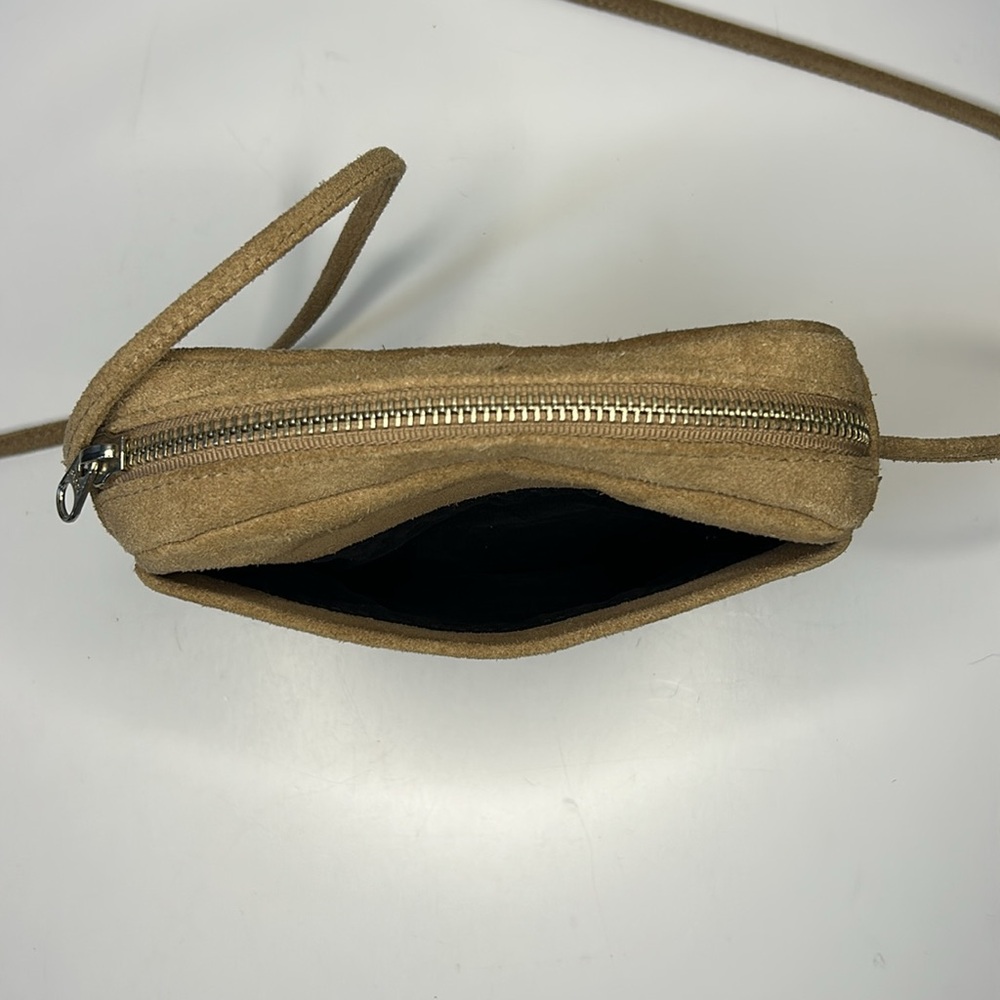 Baggu beige tan “dune” suede shoulder crossbody bag. - Picture 6 of 6